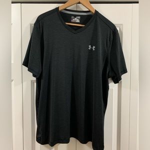 Under Armour Dri Fit V-neck tee shirt. Men’s XL. Black. Loose fit heat gear